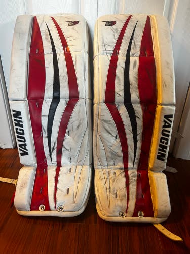 Used 26" Vaughn Velocity V7 Goalie Leg Pads