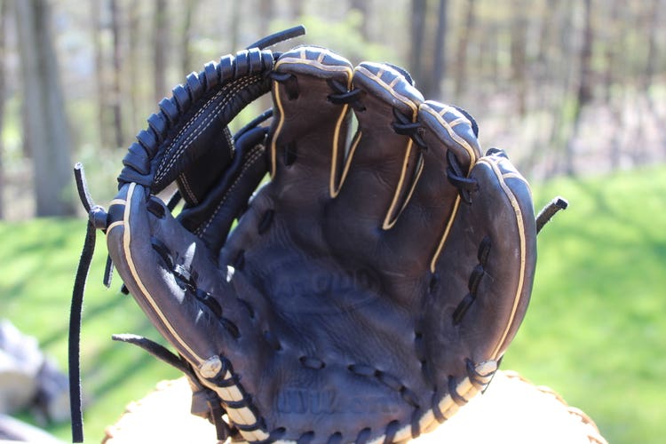 Used Wilson Right Hand Throw Infield A1000 Baseball Glove 11.5"