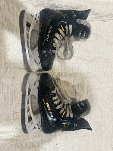 Used Junior Bauer Extra Wide Width Size 1 Supreme M5 Pro Hockey Skates