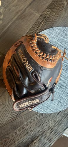 Used Right Hand Throw Nokona Catcher's Softball Glove 32.5"