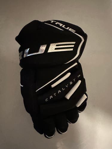 Used  True 11" Catalyst 7x Gloves