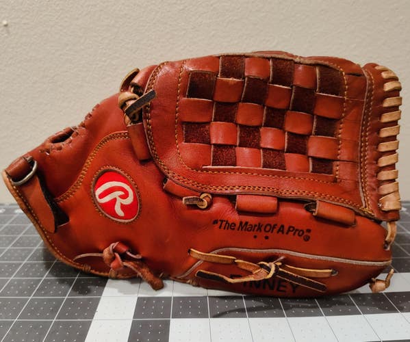 Rawlings "SG" 76 Leather Baseball Glove "The Mark of a Pro" RHT Outfield