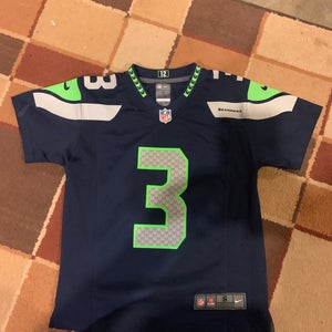 nike on field youth small russel wilson game jersey. excellent condition