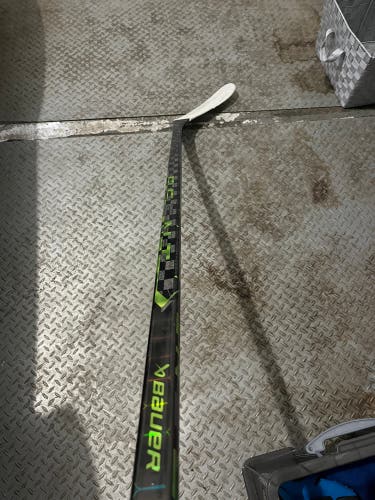 Used Bauer Right Handed P28  Ag5nt Hockey Stick