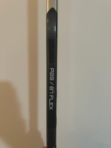 Used Senior Bauer Right Handed P28 Vapor Hyperlite Hockey Stick