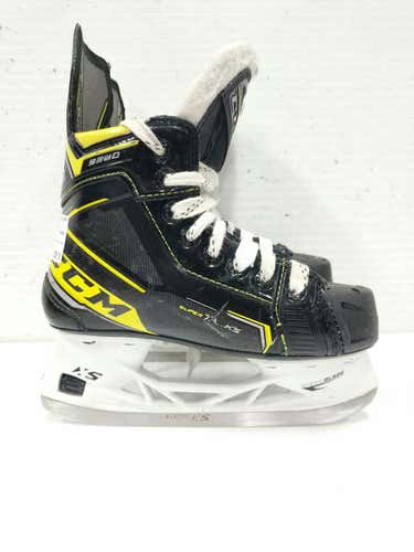 Used Ccm 9380 Junior 02 Ice Hockey Skates