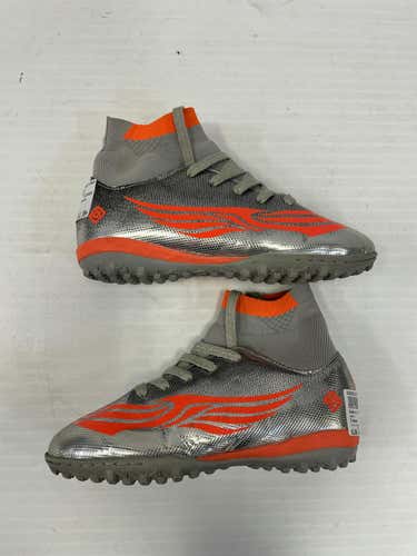 Used Umbro Junior 02 Indoor Soccer Turf Shoes
