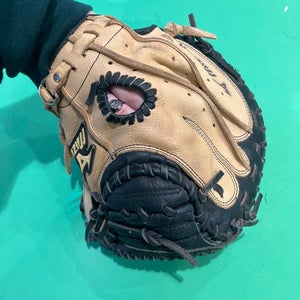 Used Mizuno Right Hand Throw Catcher's Glove 32.5"