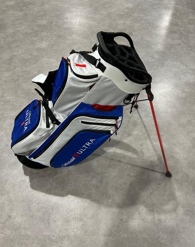Used Michelob Ultra Stand Bag (MINT CONDITION)