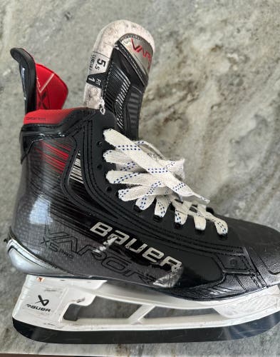 Bauer Regular Width  Size 5.5 Vapor X5 Pro Hockey Skates