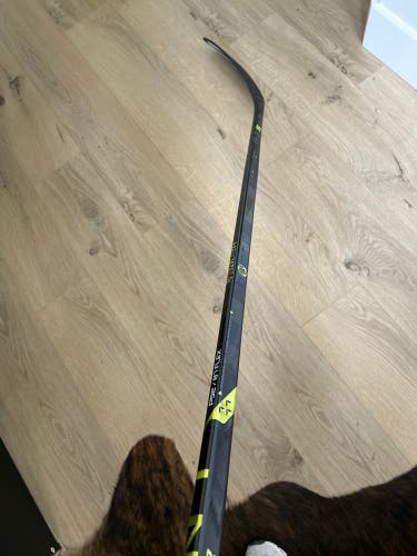 New Senior Bauer Right Handed P92 Agent R Hockey Stick