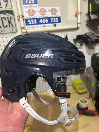 Medium Bauer re-akt 150 Helmet