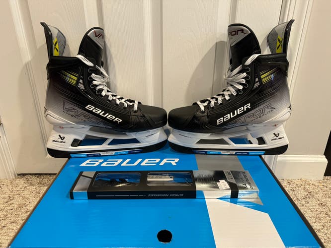 New Senior Bauer 9.5 Vapor Hyperlite 2 Hockey Skates
