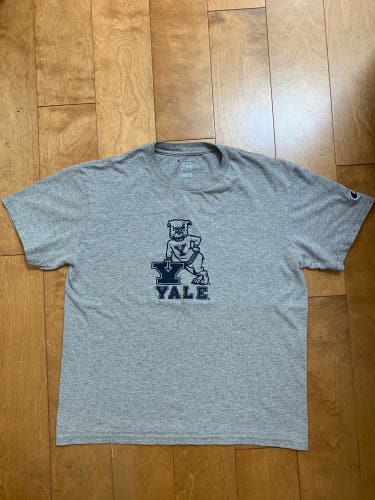 Yale Bulldogs Youth XL Tshirt