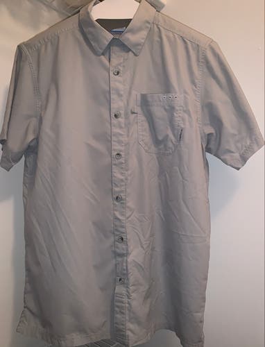 New w/out tags-Columbia PFG mens med slack tide gray short sleeve fishing shirt
