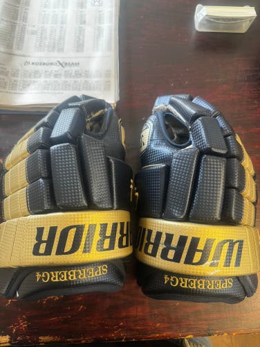 MIC Custom Warrior franchise gloves