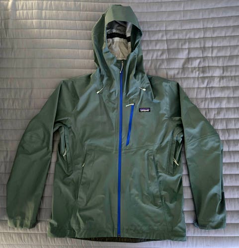 Patagonia Men's Granite Crest Rain Jacket. Size Medium.