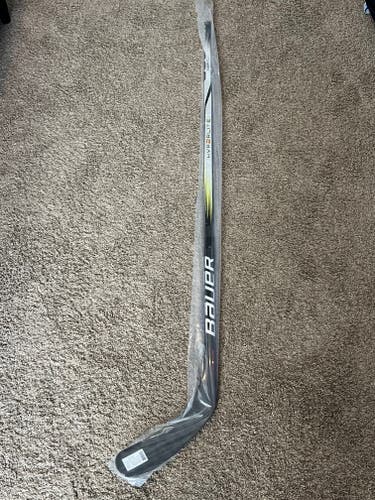 New Senior Bauer Vapor Hyperlite 2 Right Handed Hockey Stick P28