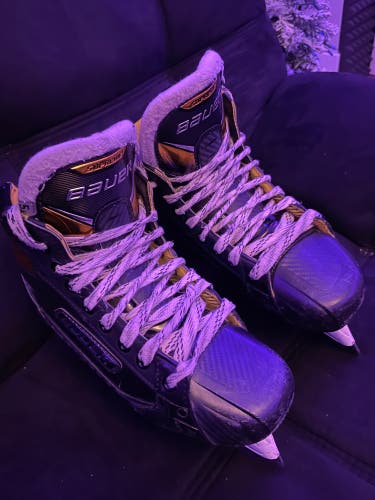 Intermediate Bauer Regular Width  Size 5.5 Supreme 3S pro Hockey Goalie Skates
