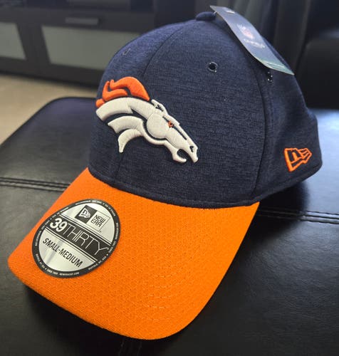 Denver Broncos New Era Sideline Home 39THIRTY Flex Hat. Size S/M