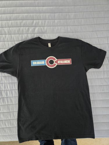 Colorado Avalanche Alternate Logo T-Shirt. Men's Medium. Poly/Cotton Blend.
