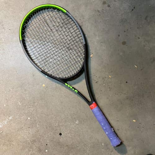 Wilson Blade 90 18x20 V7.0 Tennis Racquet 4 1/4 Grip