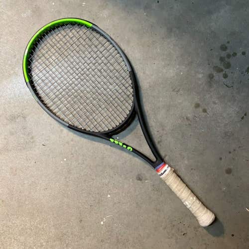 Wilson Blade 98 18x20 V7.0 Tennis Racquet 4 1/4 Grip Size
