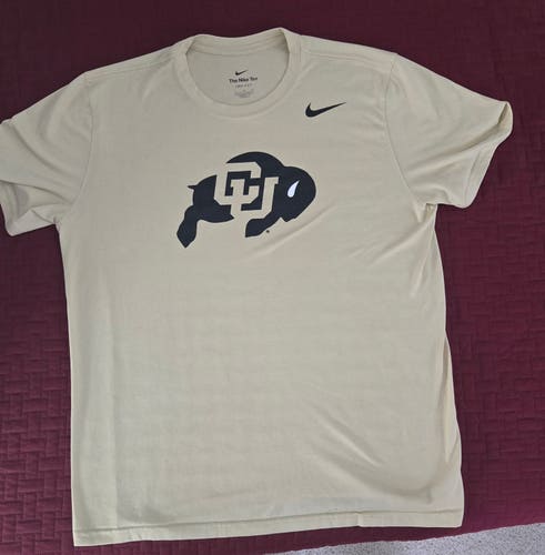 Colorado Buffaloes Nike Dri-Fit T-Shirt. Men's L. 100% Polyester.
