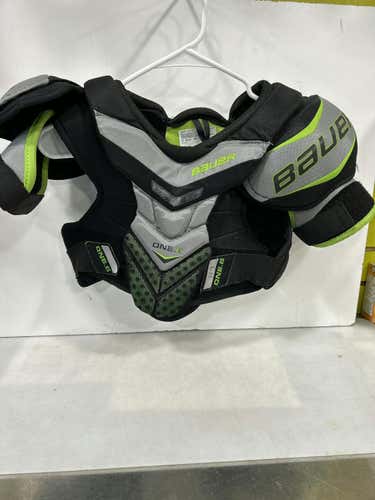 Used Bauer One.6 Md Hockey Shoulder Pads