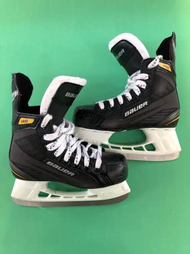 Used Junior Bauer Supreme 140 Hockey Skates Regular Width Size 1