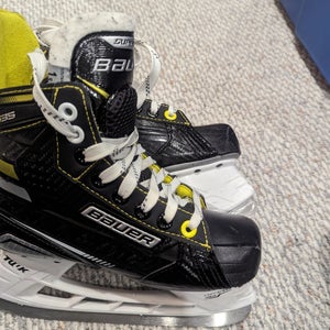 Used Junior Bauer Supreme S35 Hockey Skates Regular Width Size 1.5
