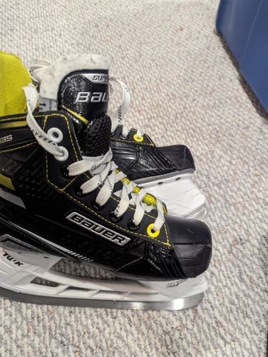 Used Junior Bauer Supreme S35 Hockey Skates Regular Width Size 1.5