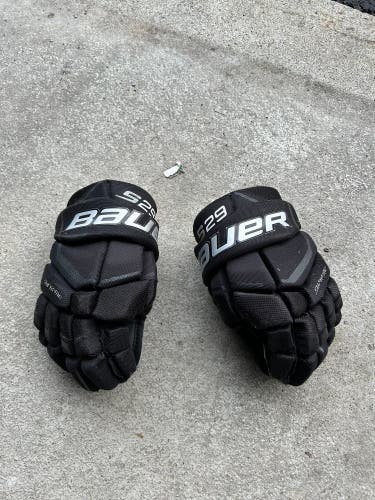 Used  Bauer 10" Supreme S29 Gloves