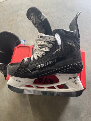 Bauer Supreme Mach hockey skates size 7 fit 3