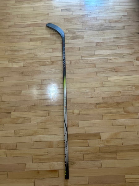 Used Senior Bauer Right Handed P88 Vapor Hyperlite 2 Hockey Stick