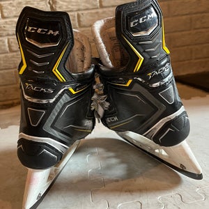 Used Youth CCM Regular Width  Size 3 Tacks Hockey Skates