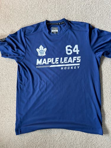 Team Issue Toronto Maple Leafs David Kampf 64 Performance Tee (Sz. L)