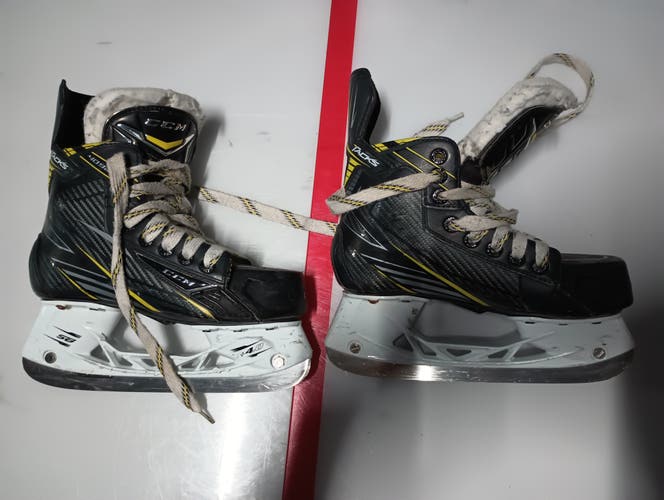 Used Junior CCM Tacks Hockey Skates Regular Width Size 3
