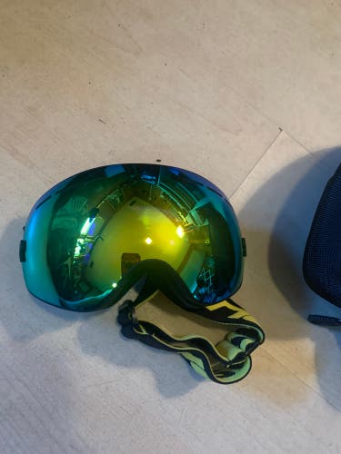 New Unisex  Medium Eastwood Ski Goggles