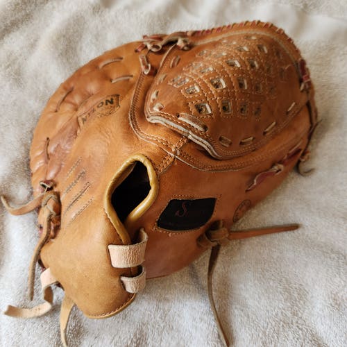 Sears A1682 Professional Model RHT First Base Baseball Glove 12.5"