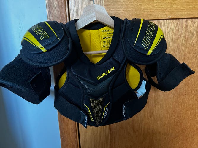 Used youth Bauer Supreme MX3 Shoulder Pads