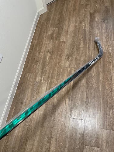 New Bauer Right Handed P88 Supreme UltraSonic Hockey Stick