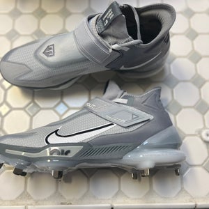 Nike Baseball Cleats  Zoom Trout  Size 13