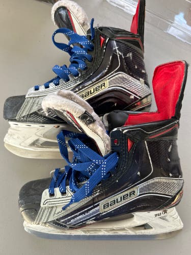 Used Intermediate Bauer Regular Width Size 5 Vapor 1X Hockey Skates