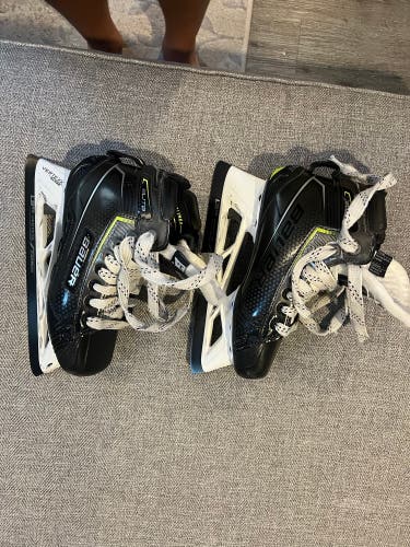 Used Junior Bauer Regular Width Size 3.5 Elite Hockey Goalie Skates