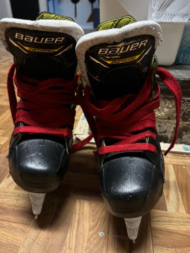 Used Junior Bauer Extra Wide Width Size 3 Supreme 3S Hockey Skates