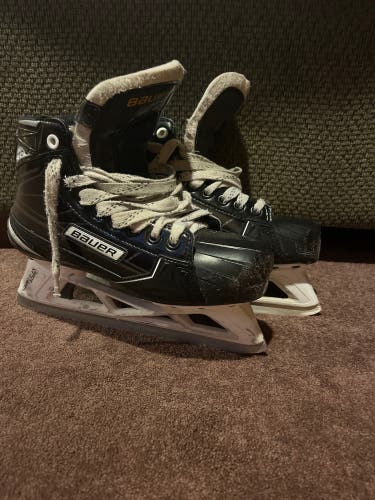 Used Intermediate Bauer Regular Width Size 5 Supreme S190 Hockey Goalie Skates
