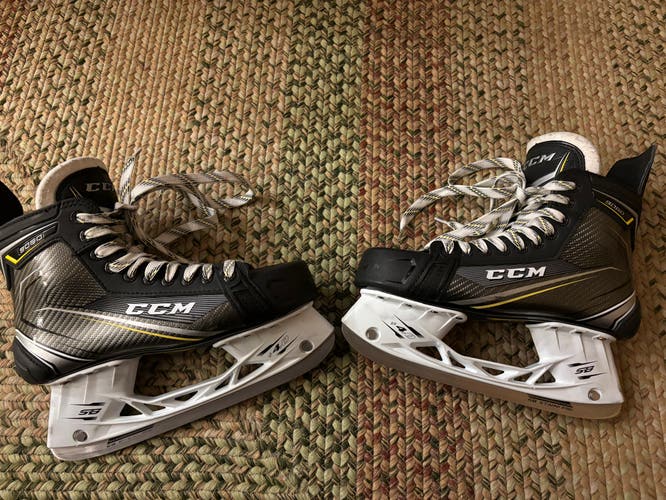 Used Senior CCM Extra Wide Width 8.5 Tacks 9060 Hockey Skates