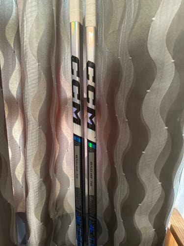 New Intermediate CCM Right Handed P28 Jetspeed FT6 Pro Hockey Stick
