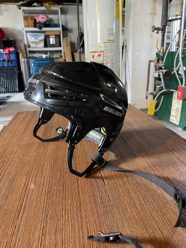 Used Large Bauer Pro Stock Re-Akt Helmet